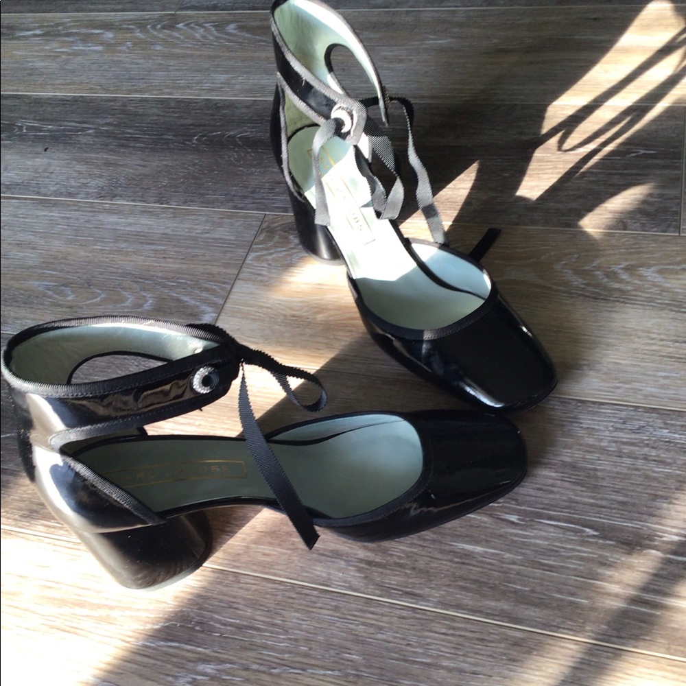 Marc Jacobs Women’s Blk Elle Patent  block heels